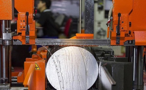 茶陵立式金属带锯床切削出现跑带故障解决方法！